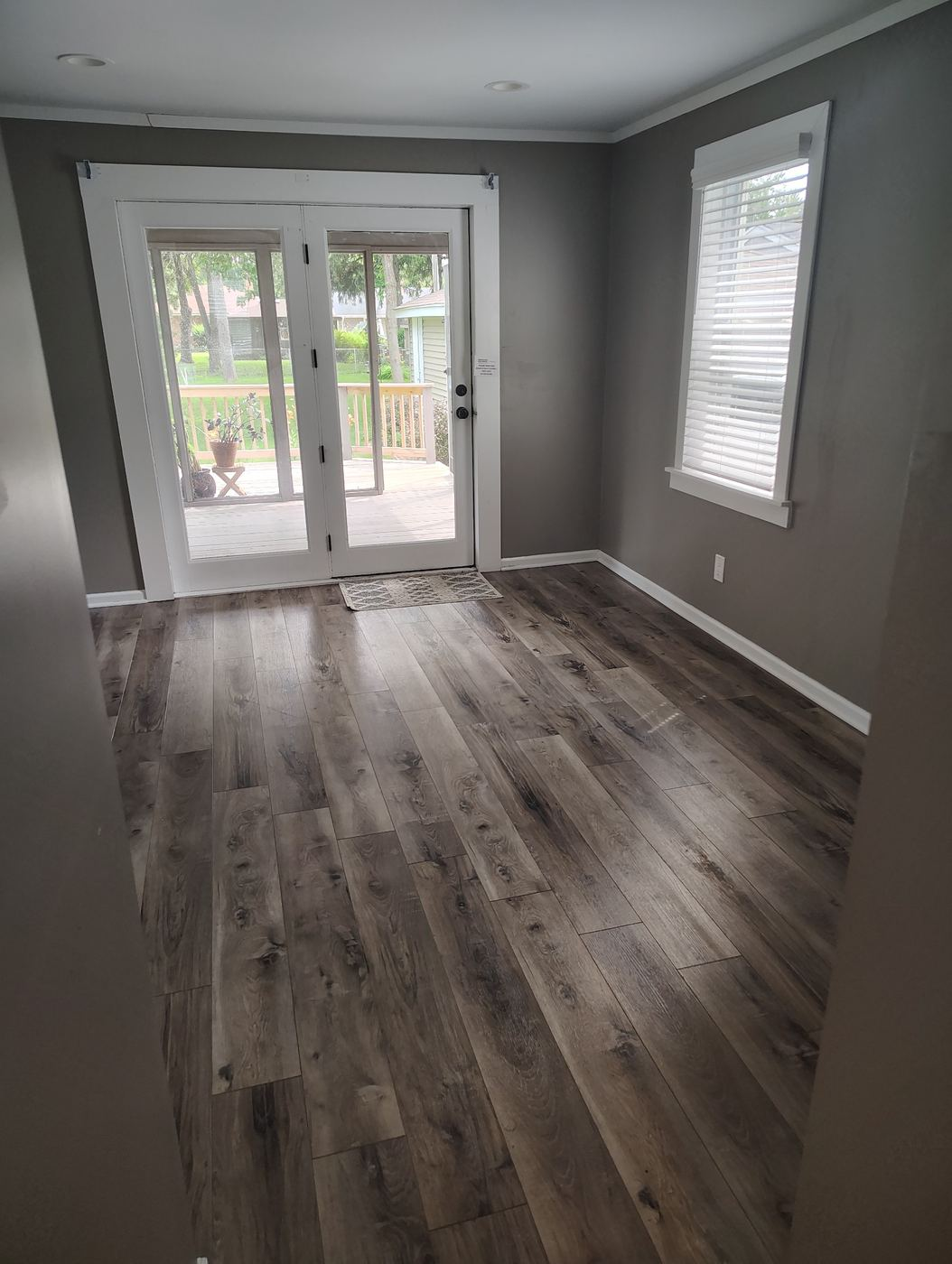 Clean sunroom ready for a showing