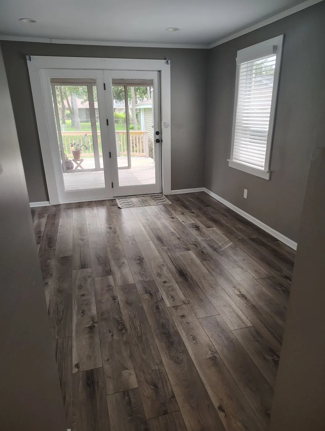 Clean sunroom ready for a showing