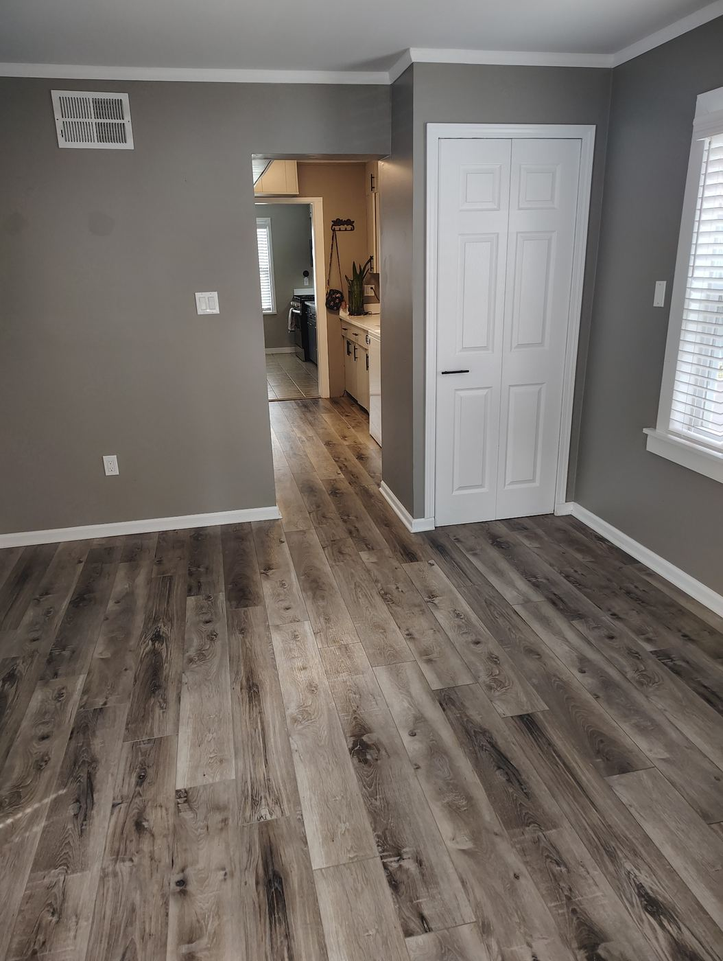Second view of clean sunroom prepared for sale